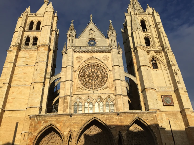 This is an image of
               the León Cathedral.