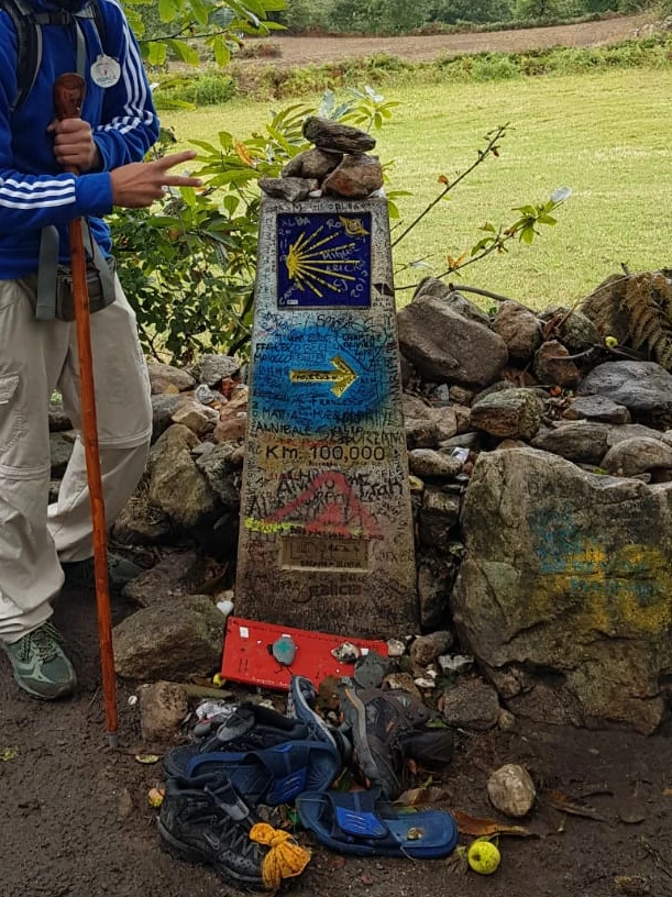 This is an image of
               the Sarria 100km marker.